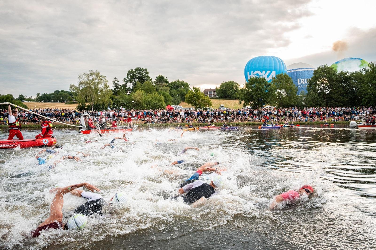 Viel los beim Schwimmstart